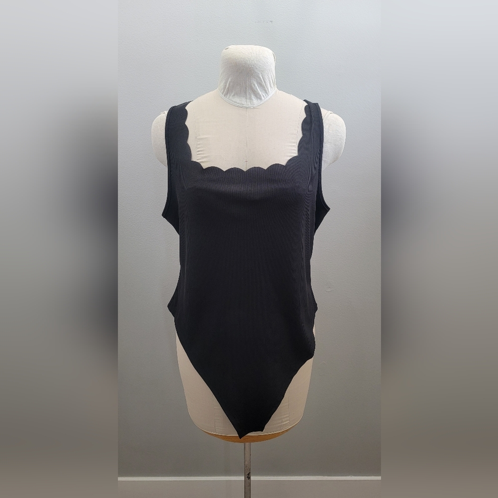 SHEIN Black Scallop Edge Bodysuit